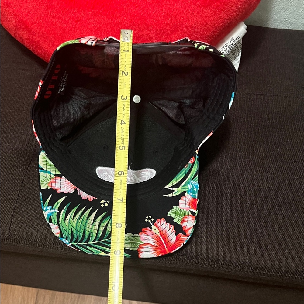#1468** Unisex’s Floral Cap - Vibrant Red and Green - Picture 4 of 11